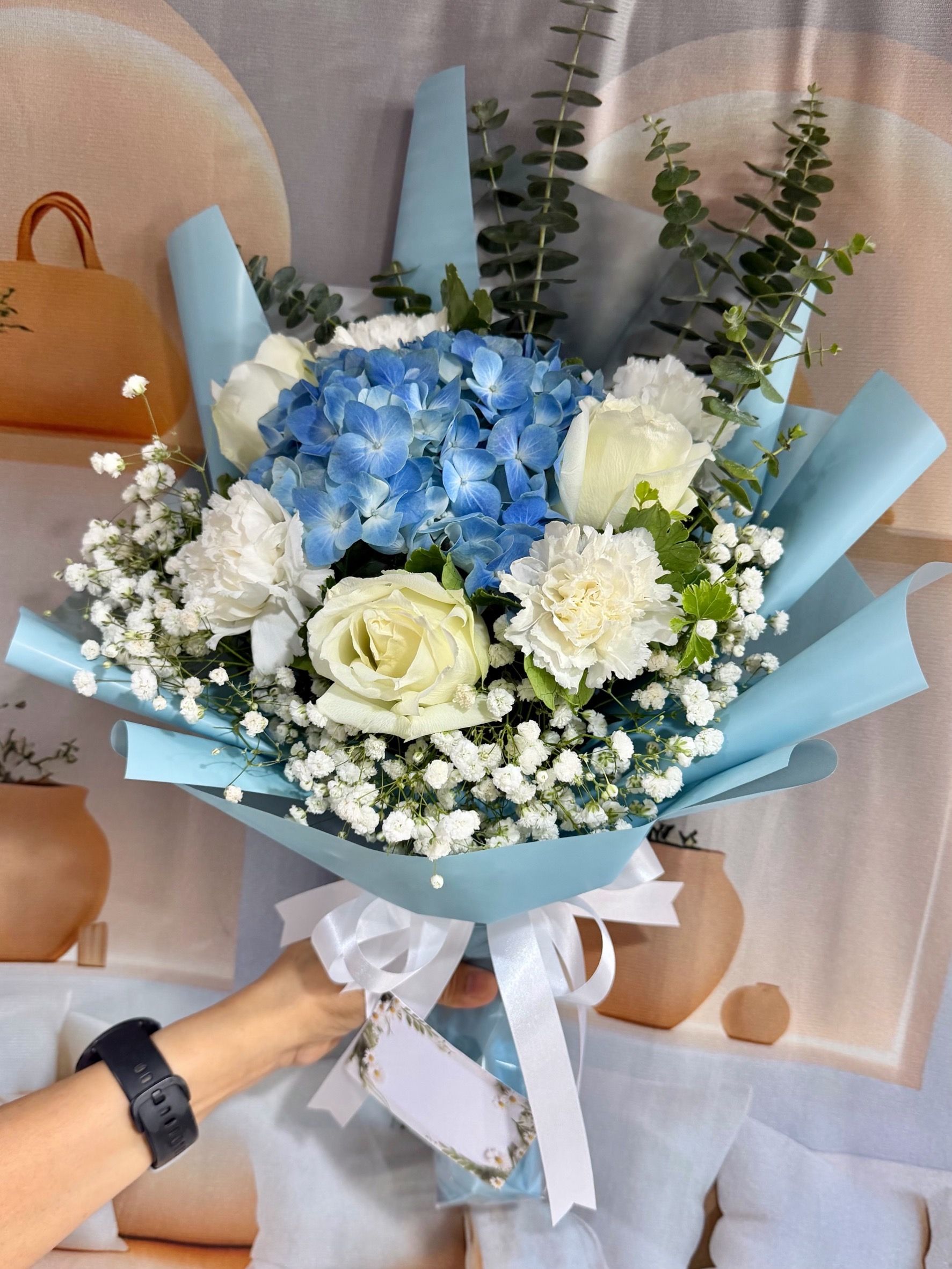 Thumbnails of Blue hydrangea small bouquet