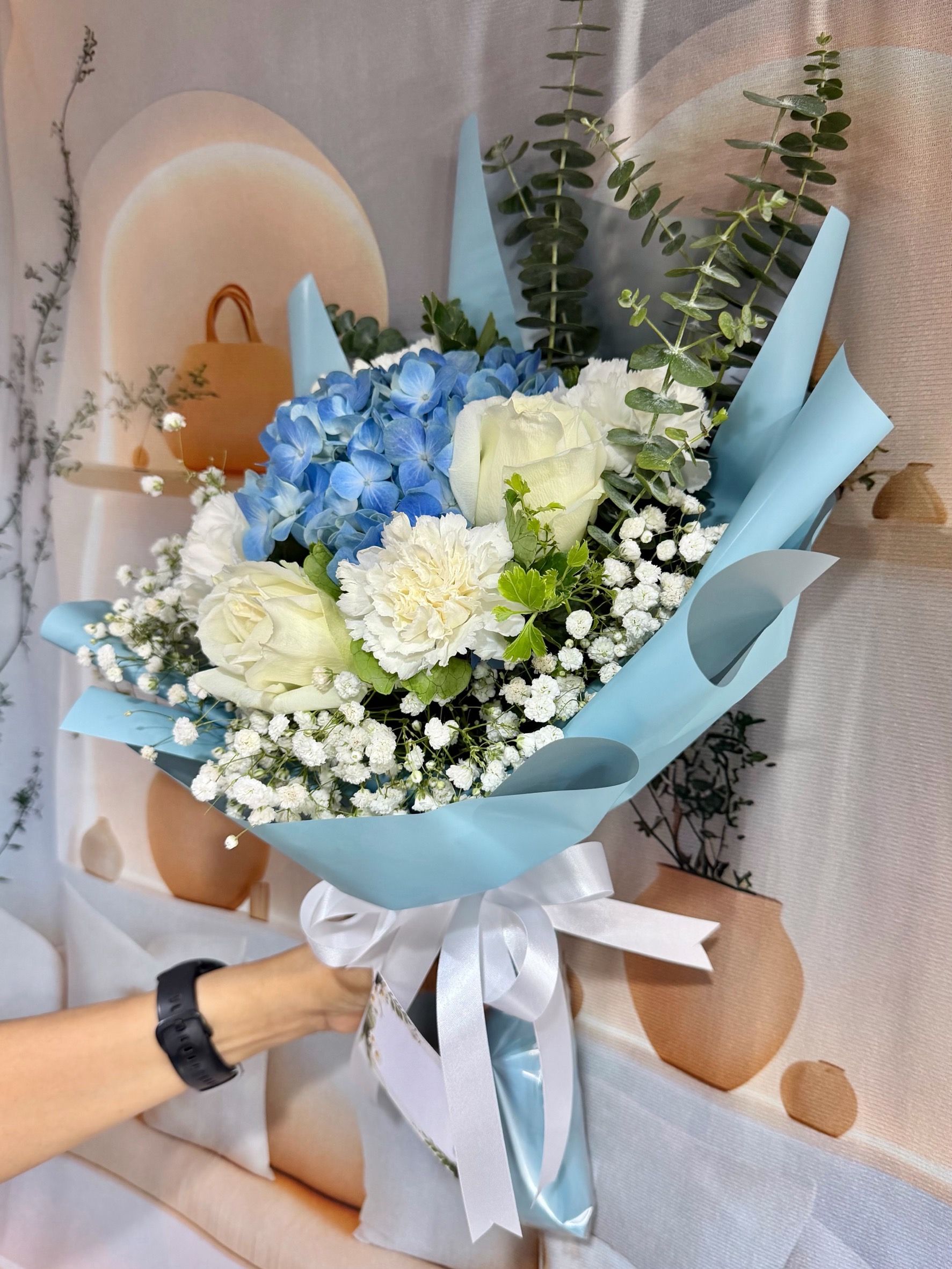 Thumbnails of Blue hydrangea small bouquet