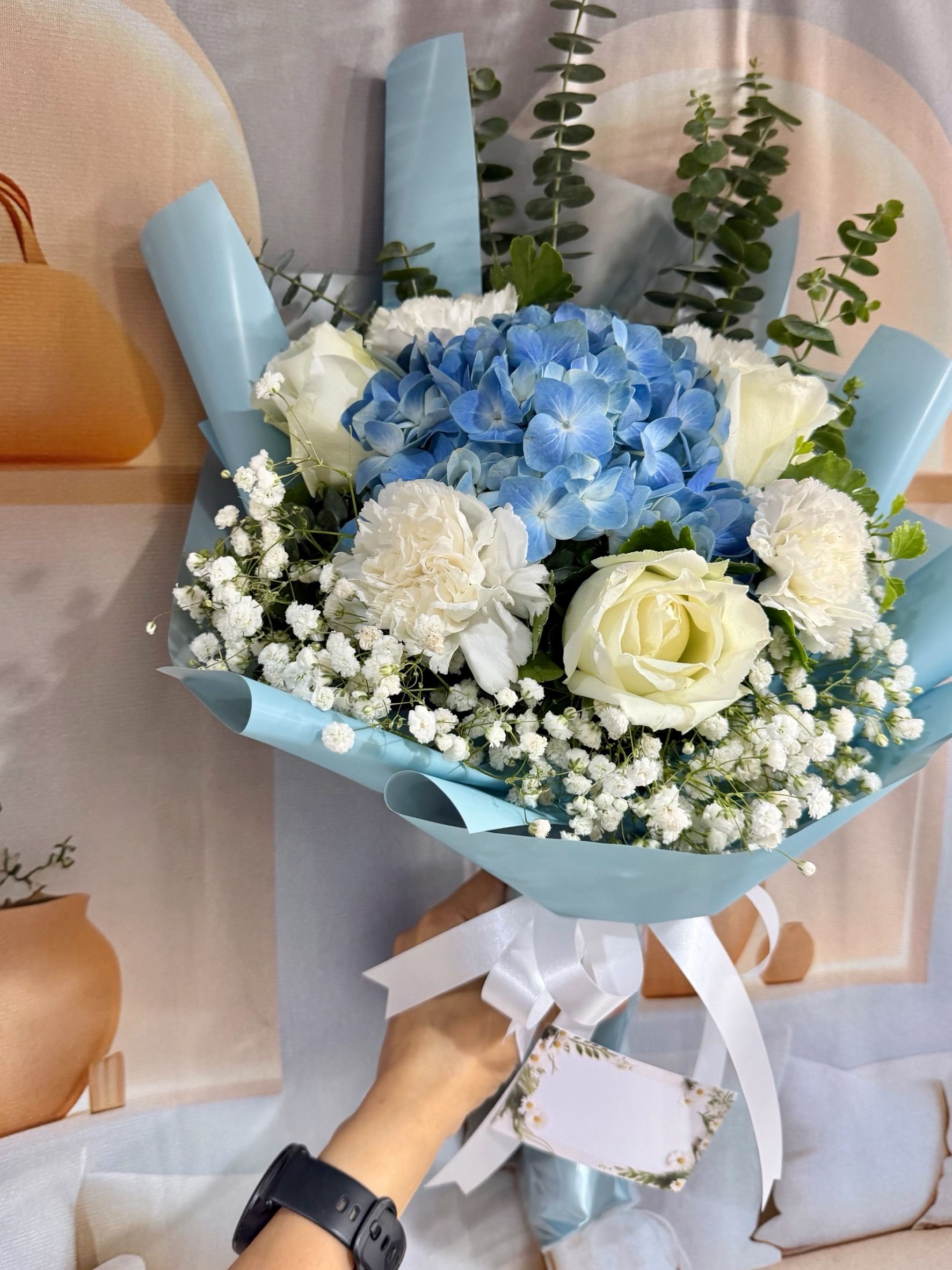 Thumbnails of Blue hydrangea small bouquet