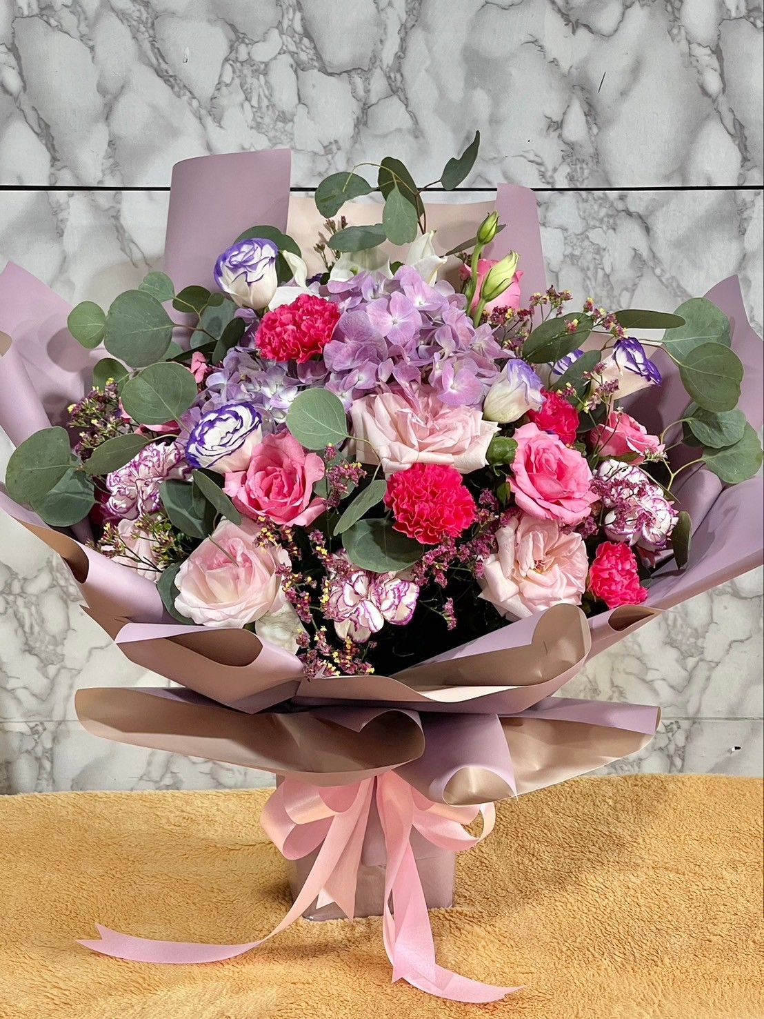 ช่อดอกไม้ผสมโทนสีม่วงชมพู