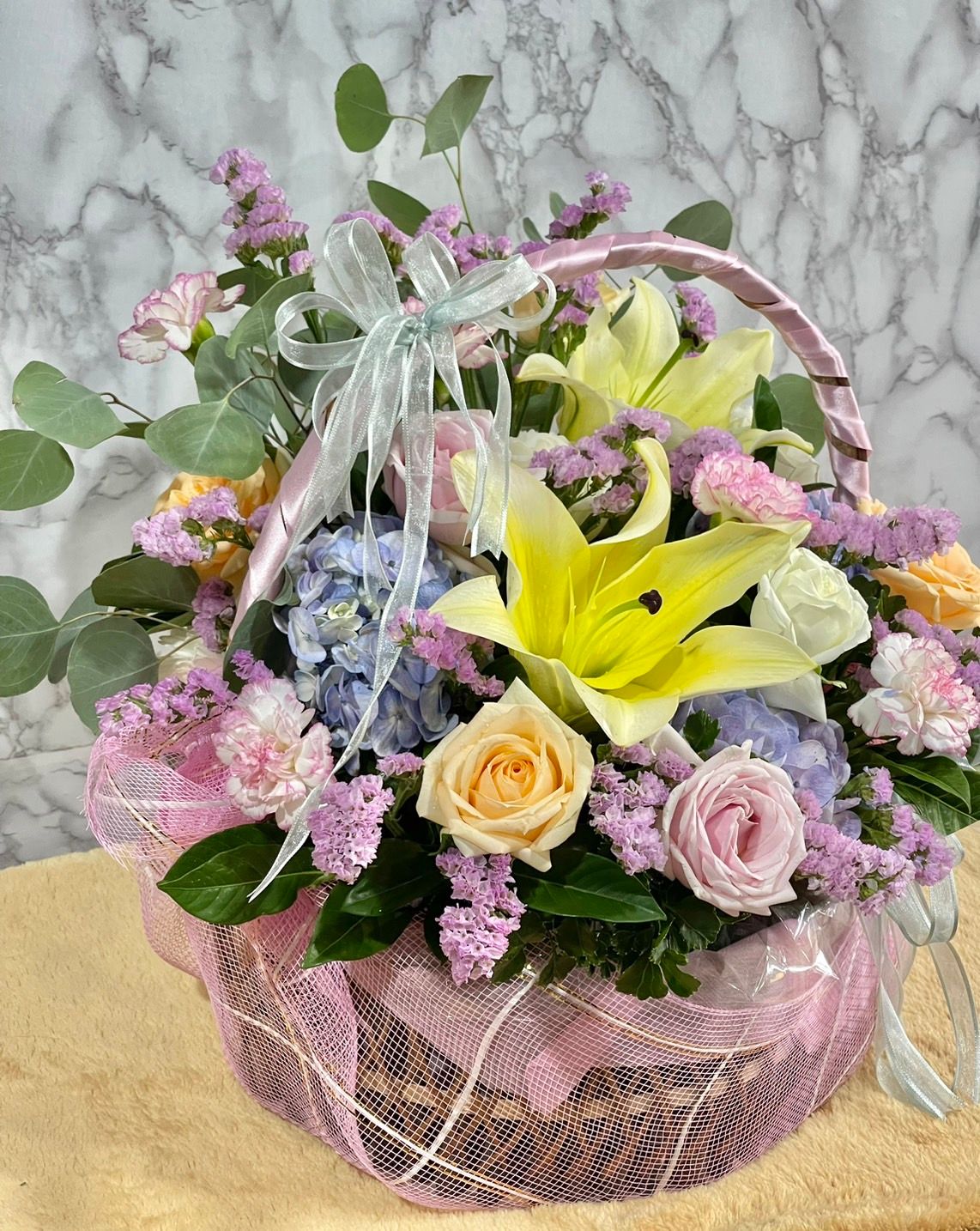 Thumbnails of กระเช้าลิลลี่ผสมดอกไม้โทนสีพาสเทล