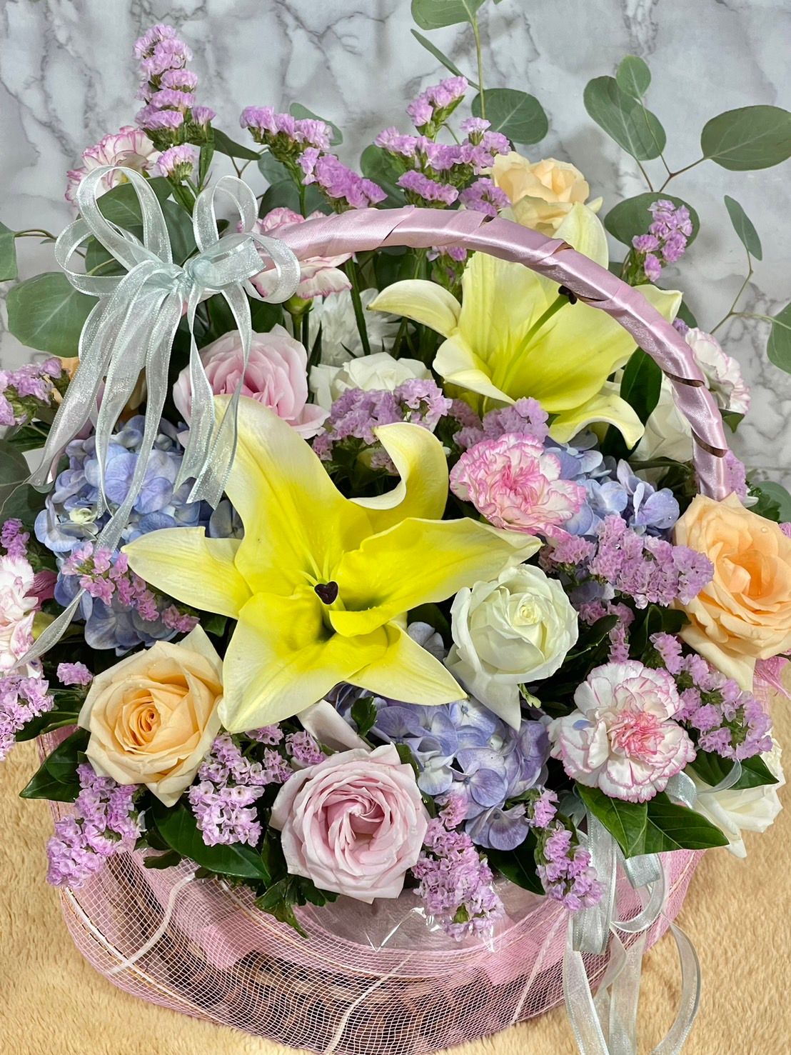 Thumbnails of กระเช้าลิลลี่ผสมดอกไม้โทนสีพาสเทล