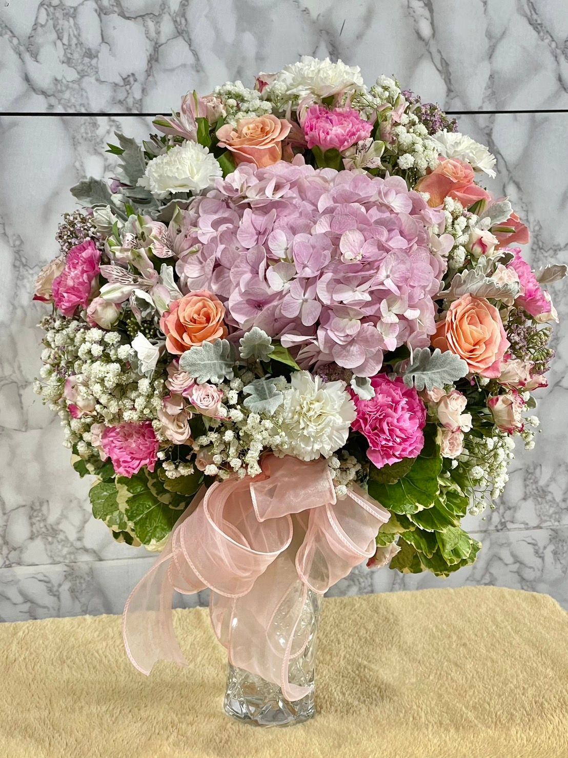 แจกันไฮเดรนเยียสีชมพู