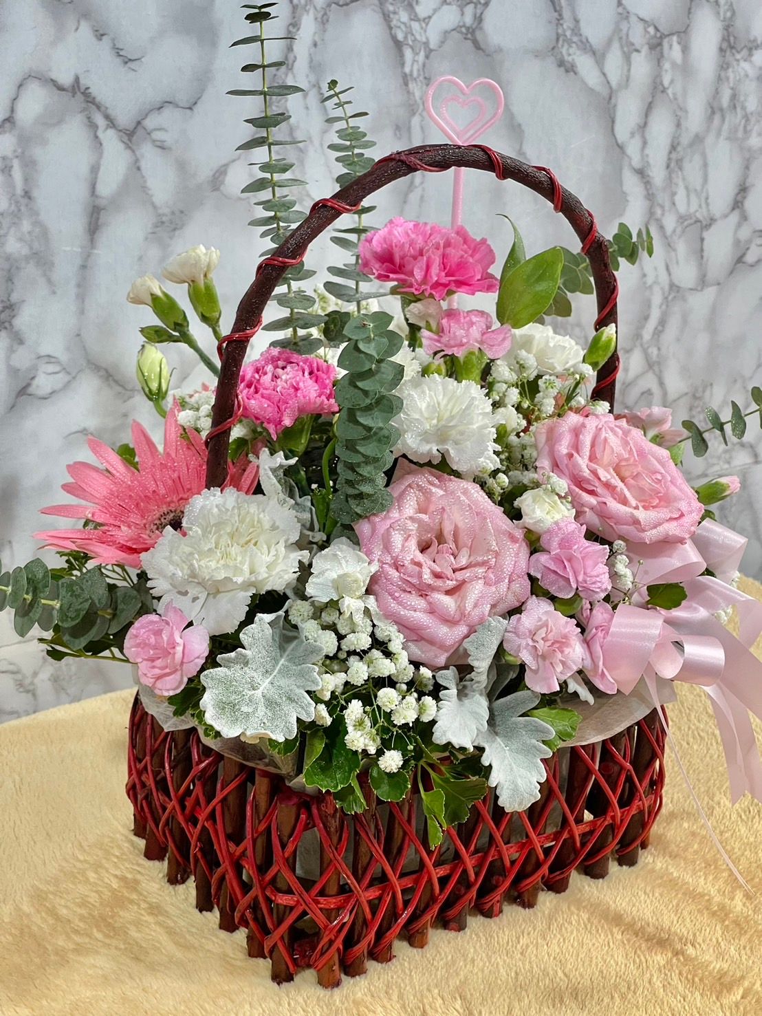 Thumbnails of Pink and white in basket