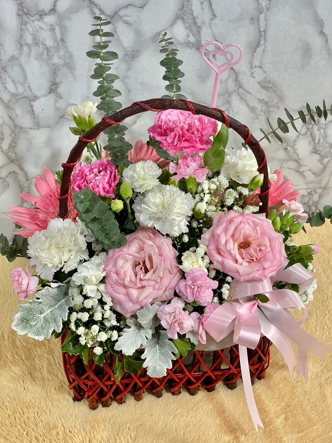 Thumbnails of Pink and white in basket