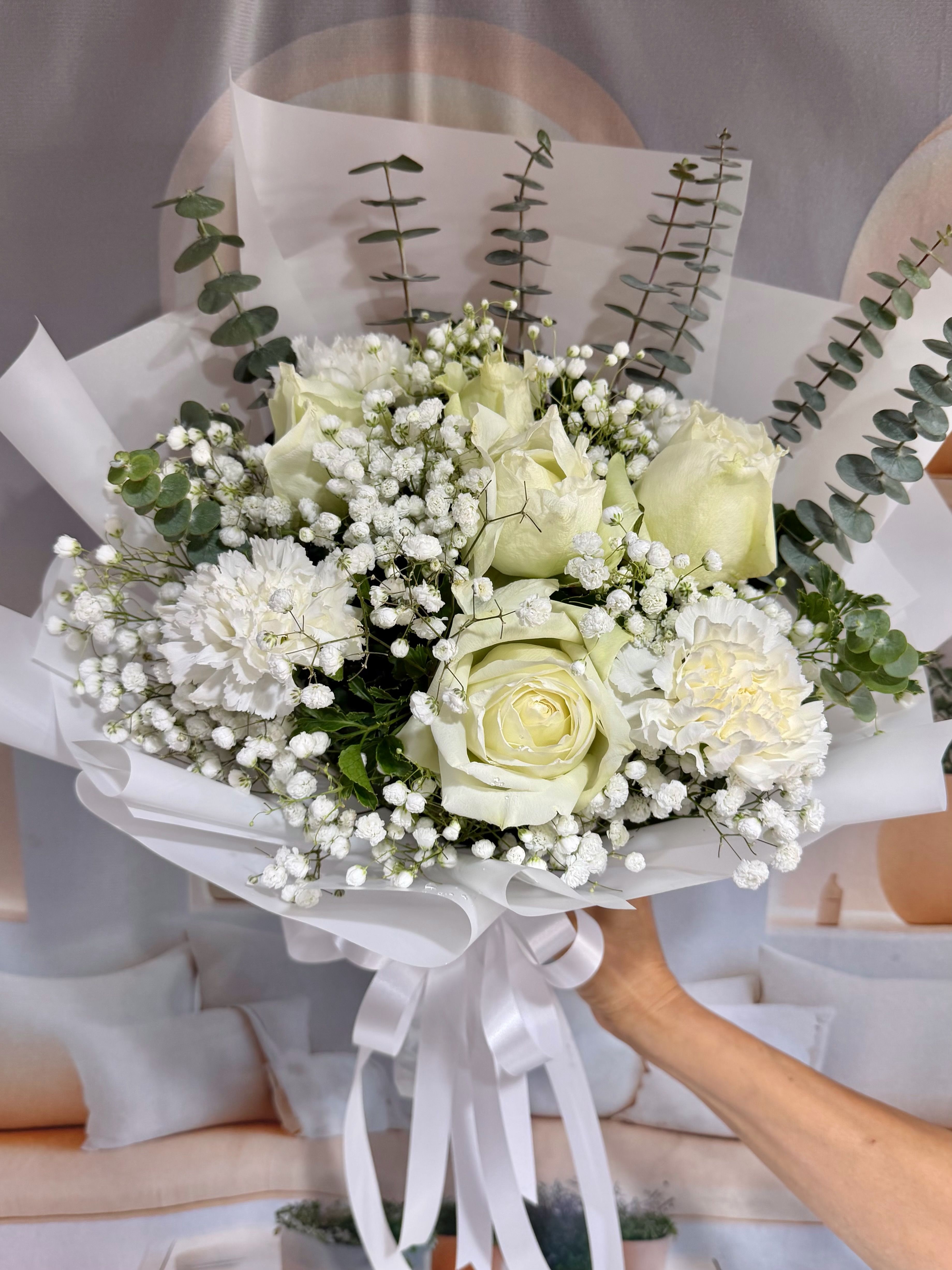 Thumbnails of White rose with white carnation
